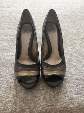 Söfft Black and Bronze Peep-Toe Pumps